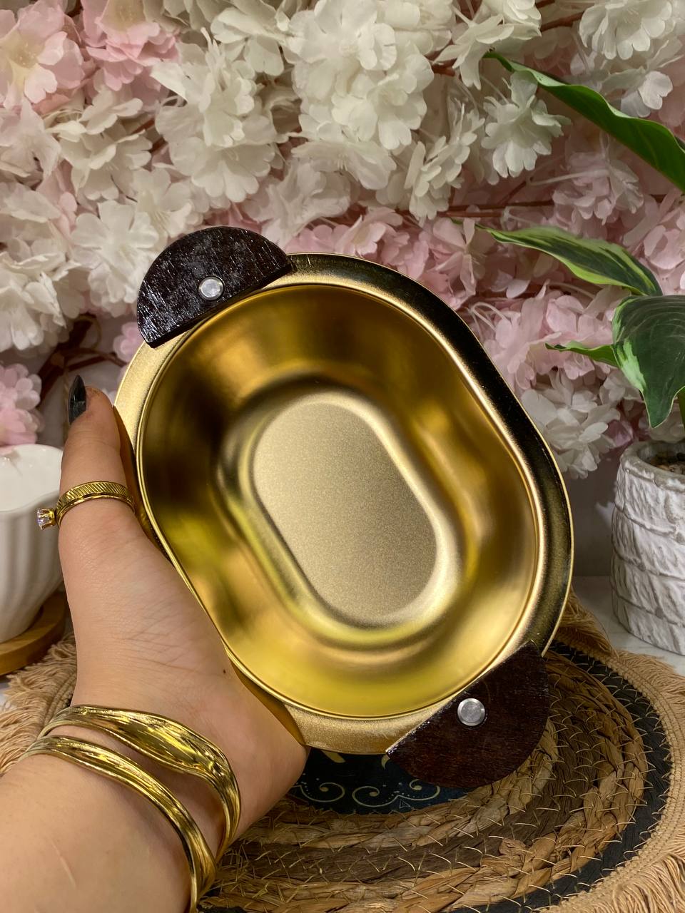Elegant gold serving dish