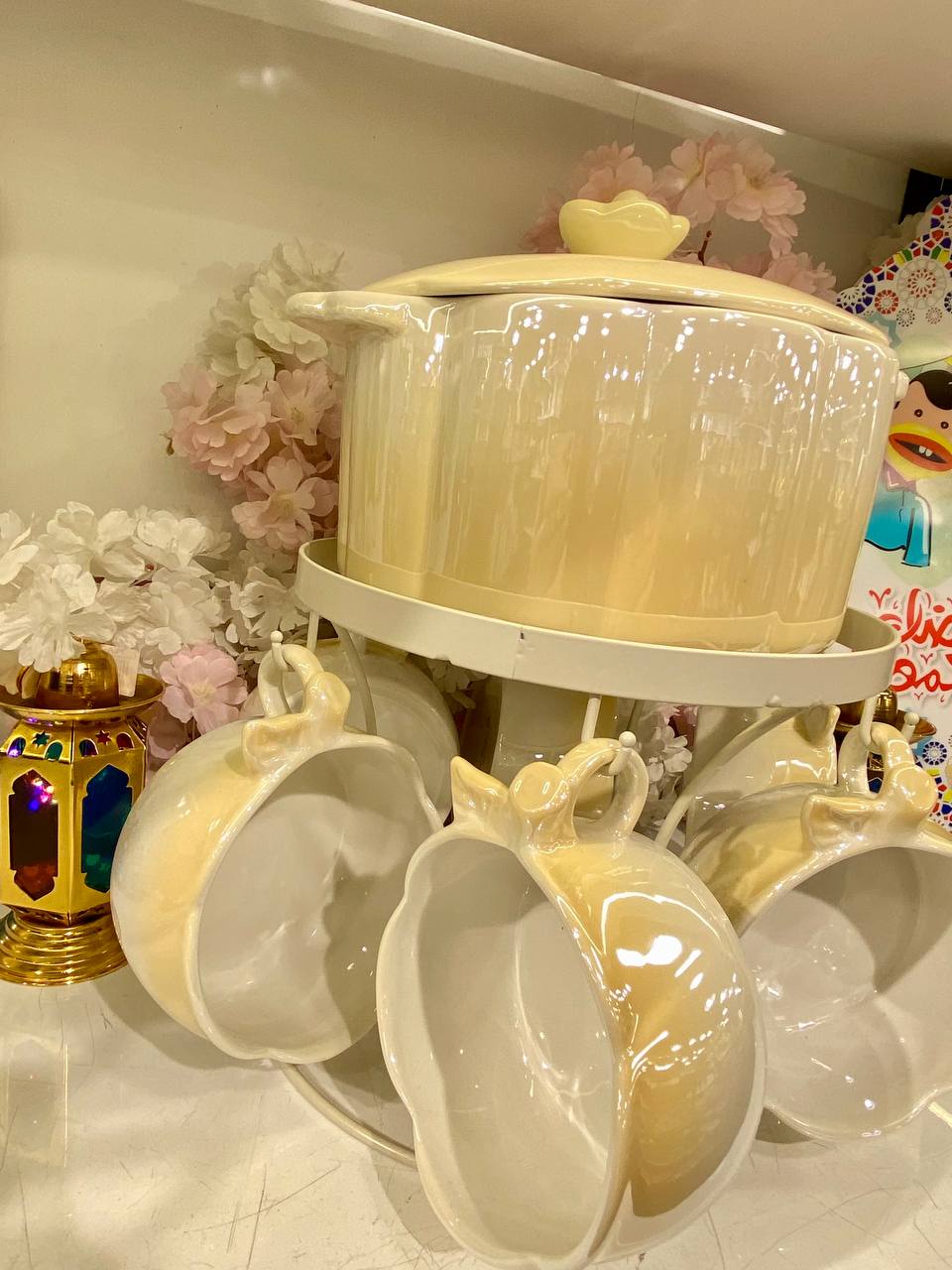 Rose-shaped soup set with a pearl