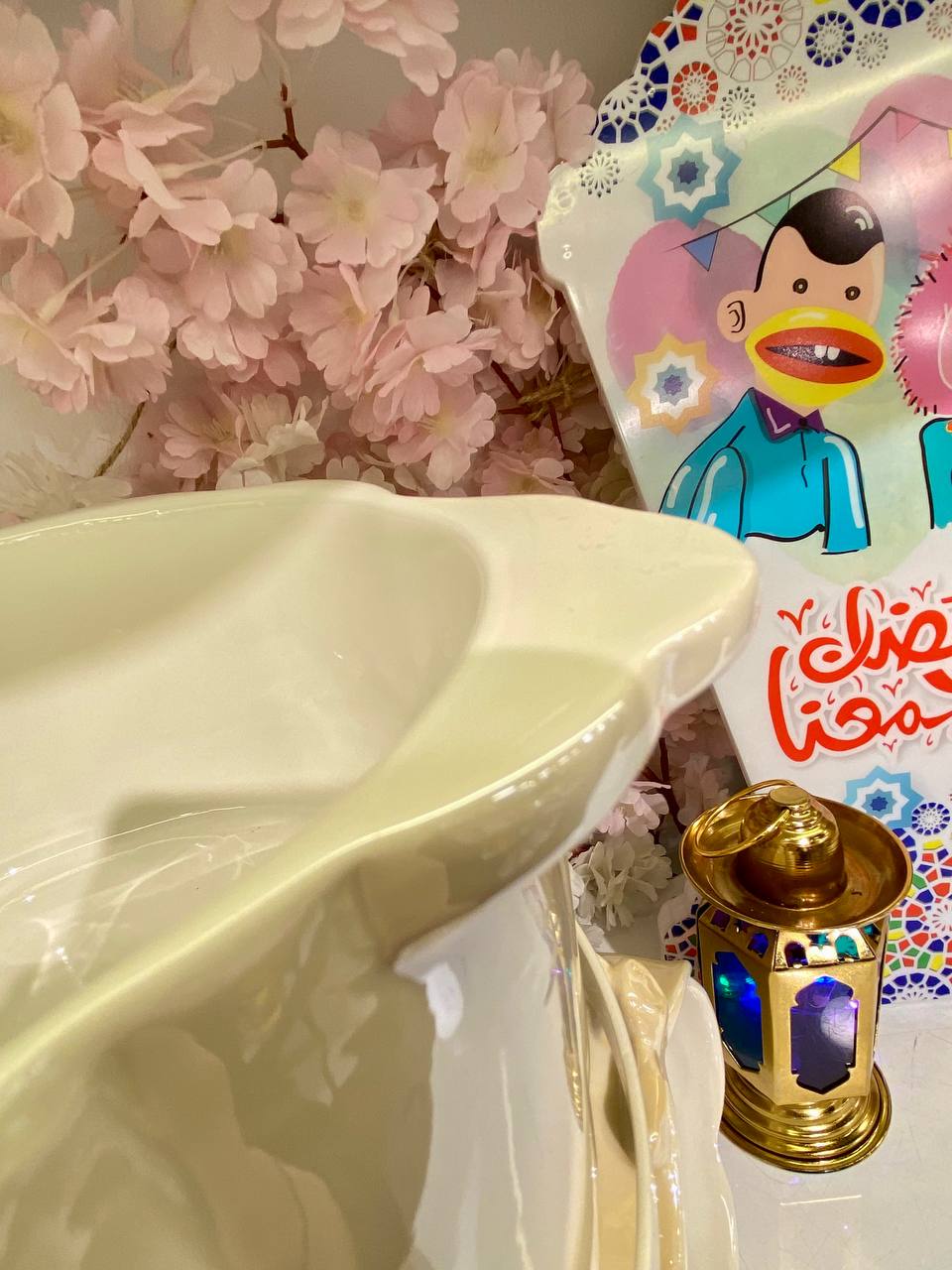 Rose-shaped soup set with a pearl