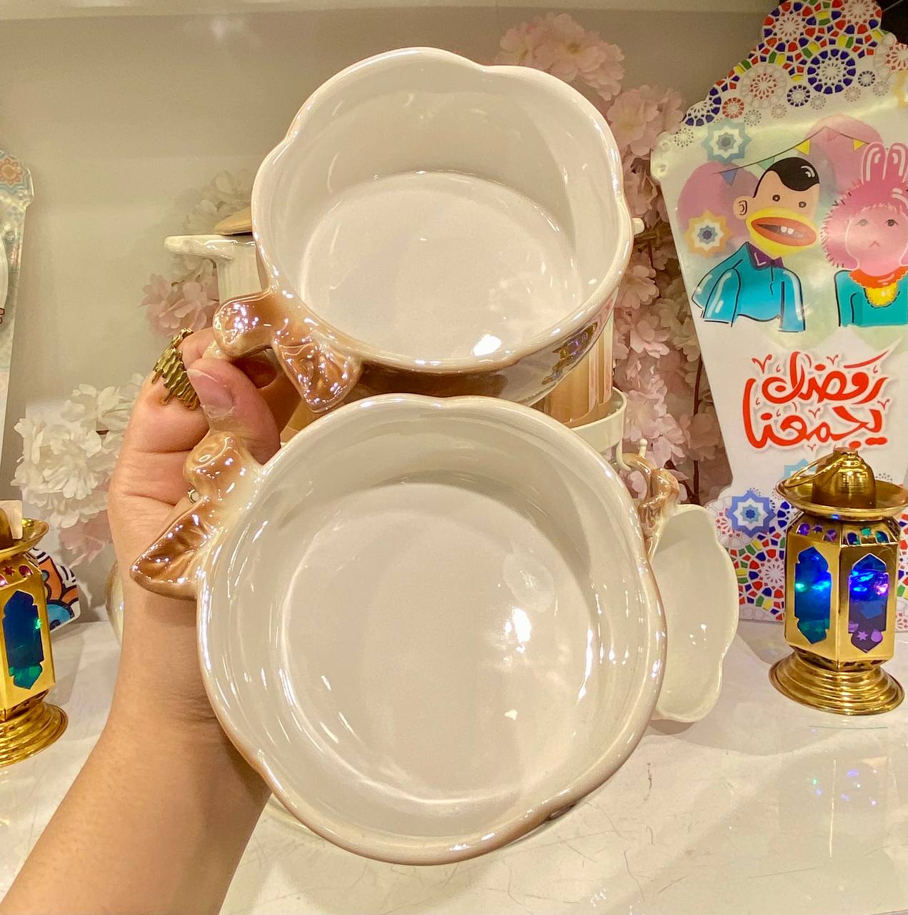 Rose-shaped soup set with a pearl