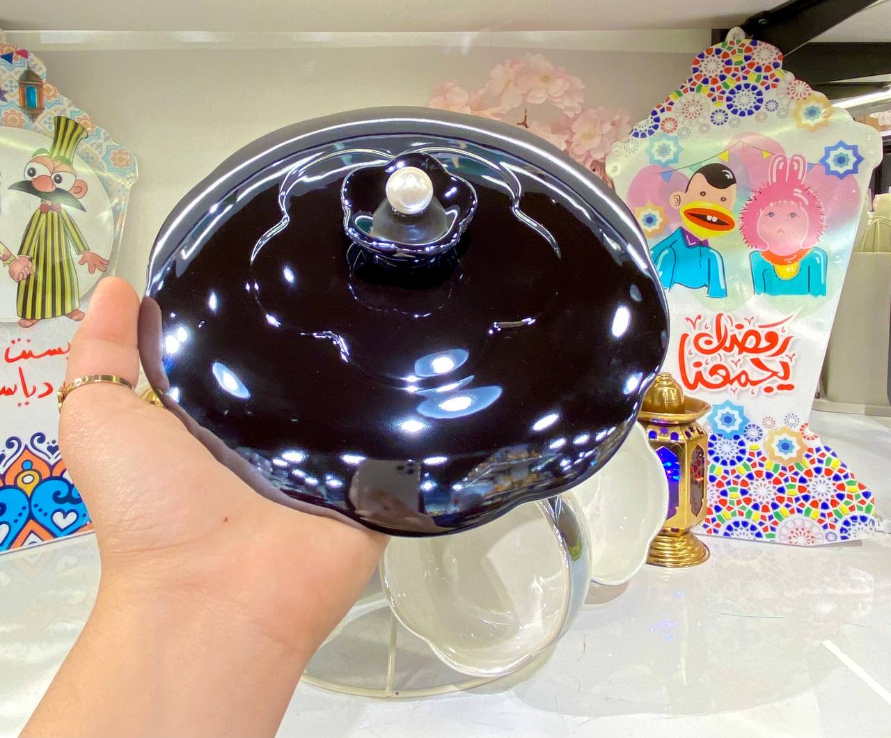 Rose-shaped soup set with a pearl