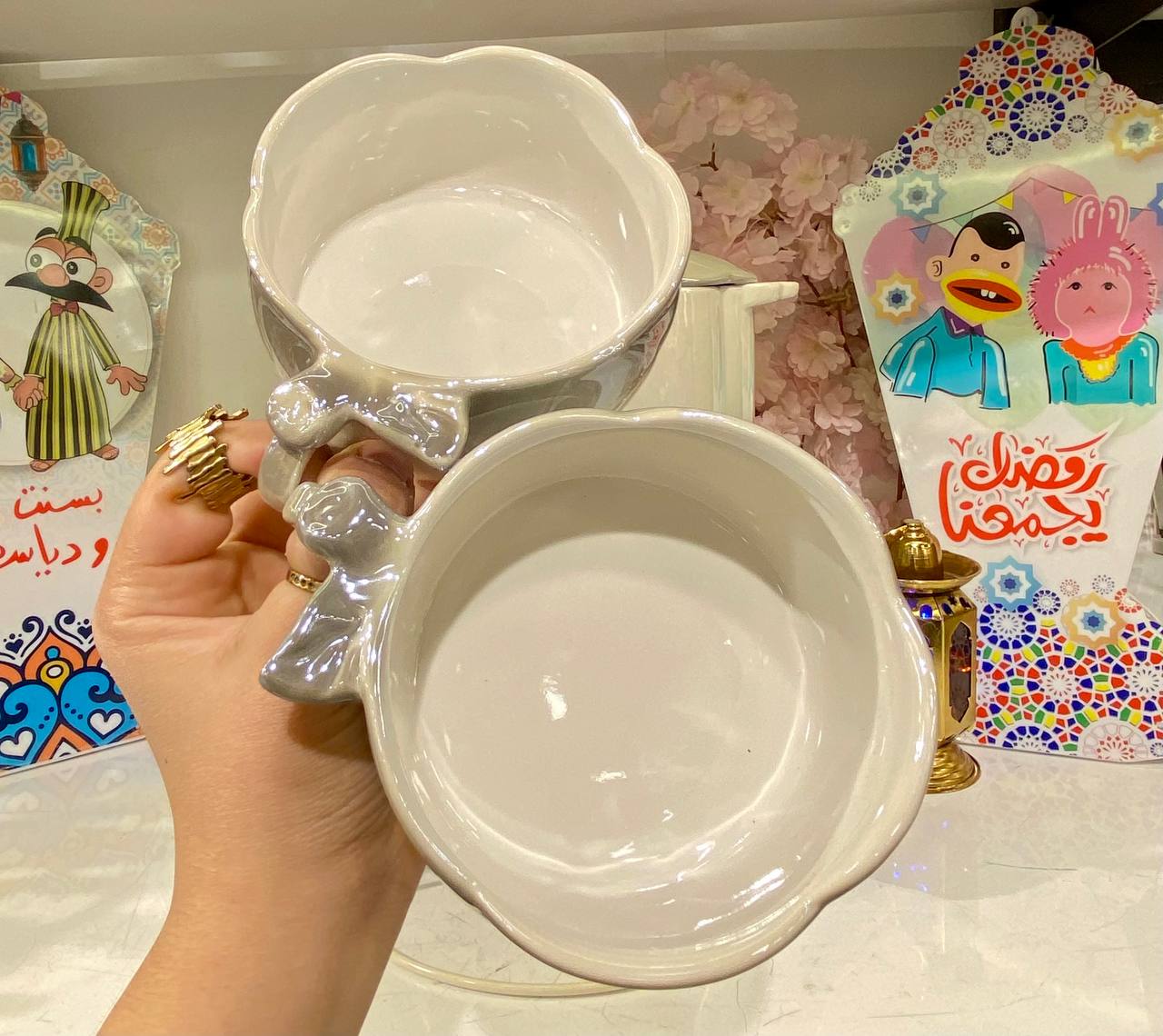 Rose-shaped soup set with a pearl