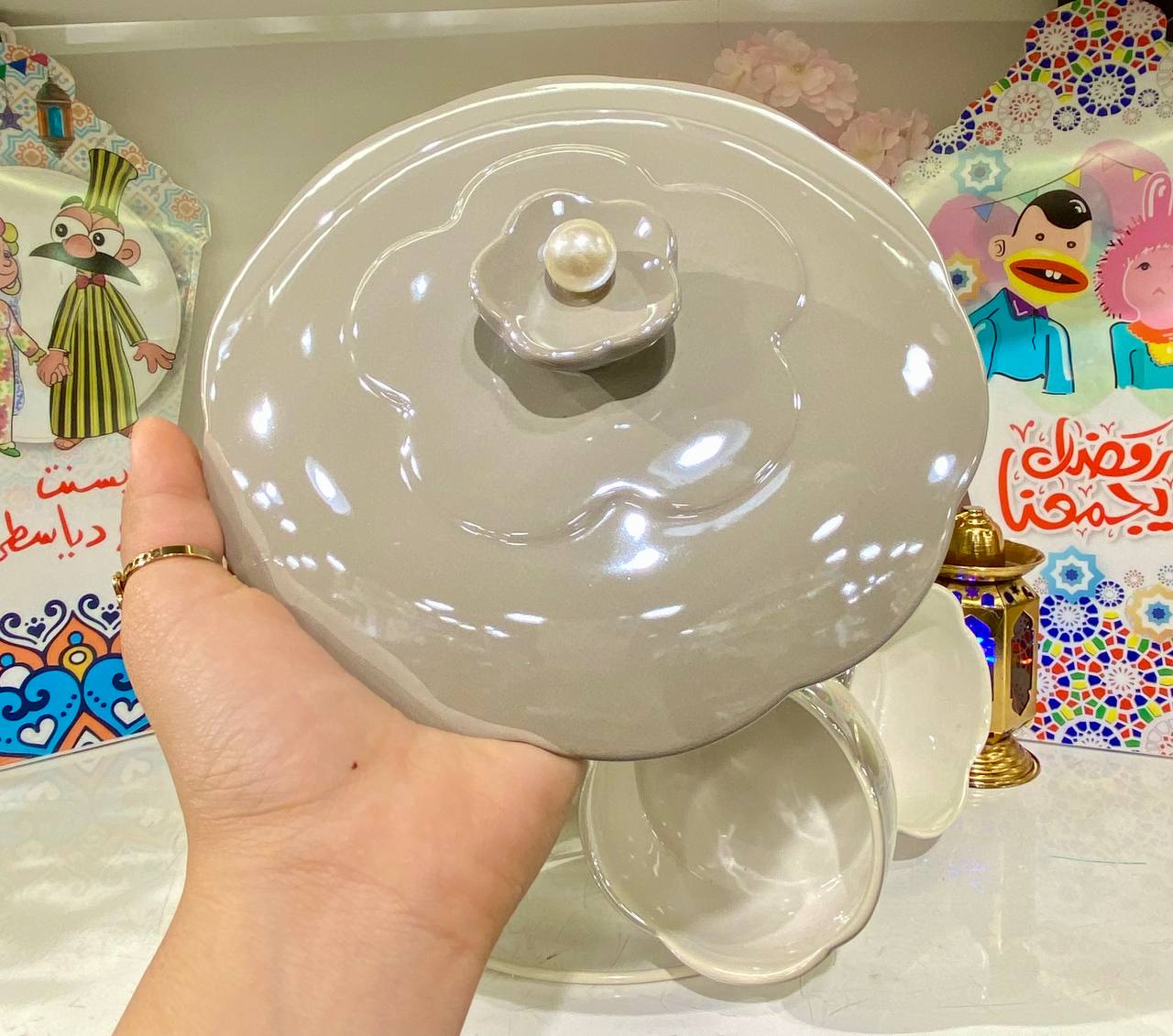 Rose-shaped soup set with a pearl