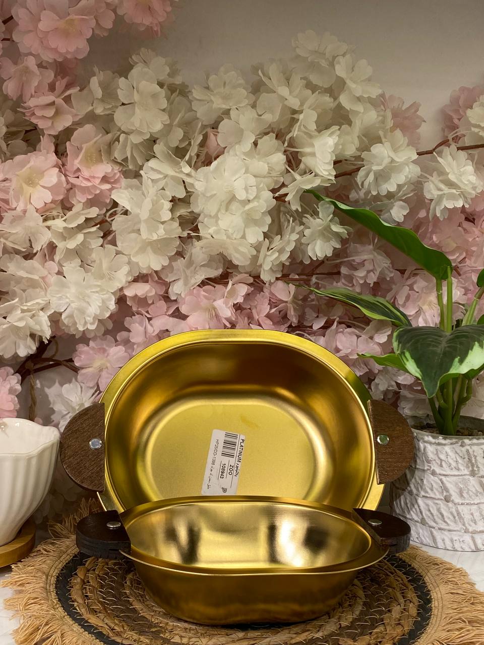 Elegant gold serving dish