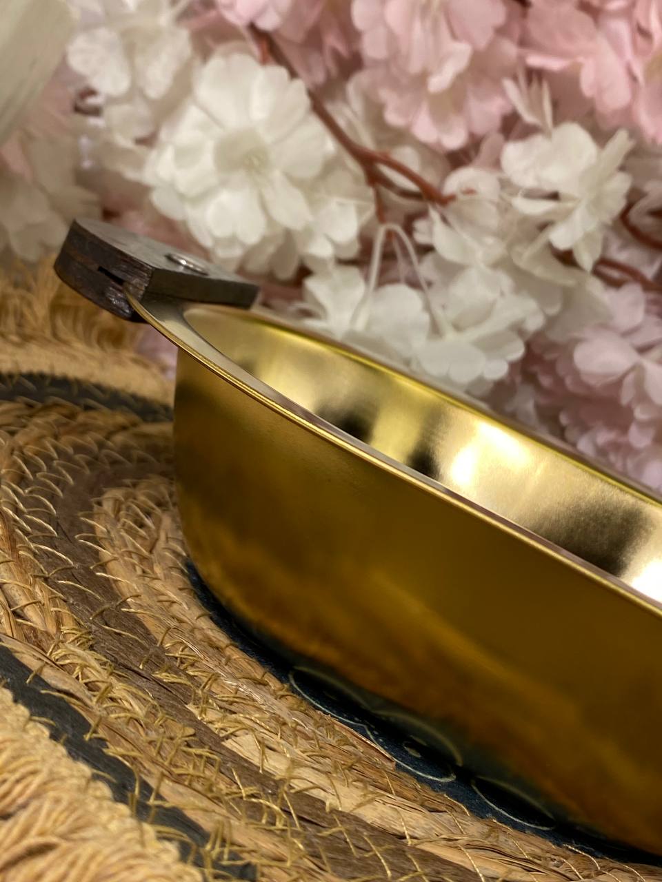 Elegant gold serving dish