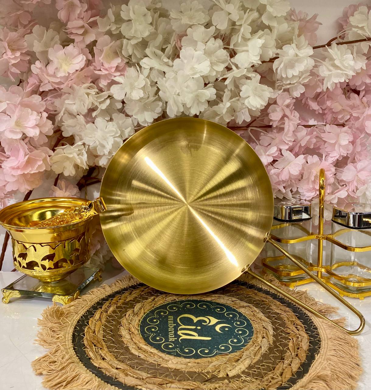 وعاء تقديم كوري، مصنوع من الفولاذ المقاوم للصدأ بلمسة نهائية ذهبية فاخرة