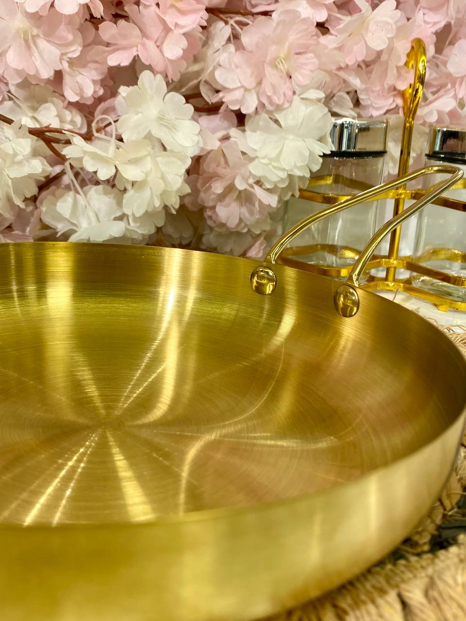 وعاء تقديم كوري، مصنوع من الفولاذ المقاوم للصدأ بلمسة نهائية ذهبية فاخرة