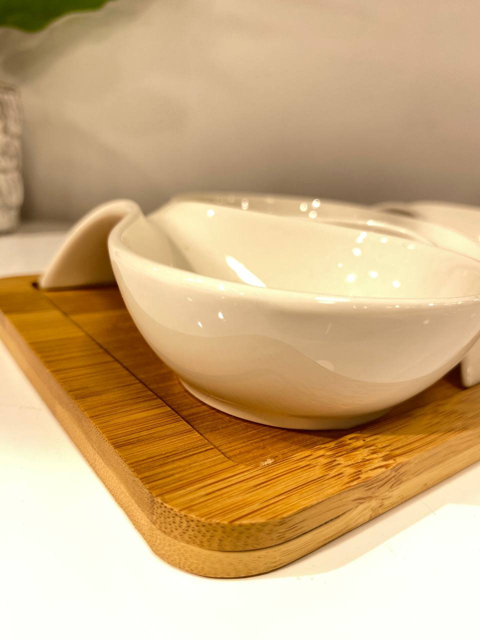 The set that will decorate the table and enhance the hospitality