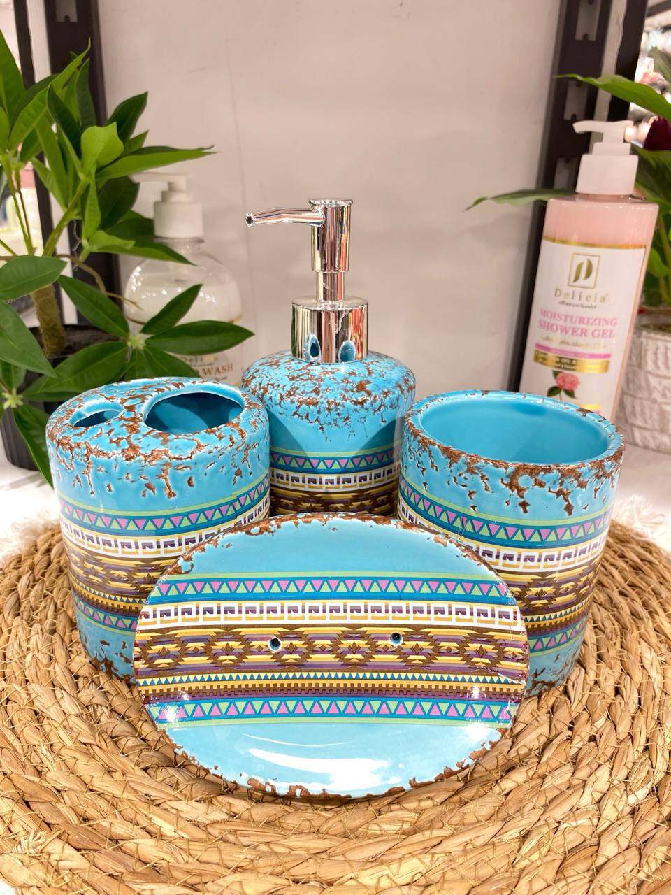 Chic porcelain bathroom set