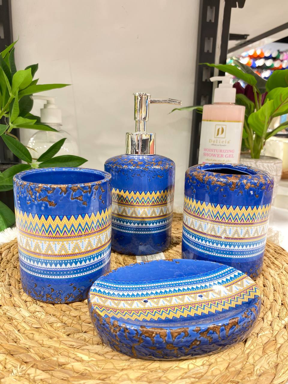 Chic porcelain bathroom set