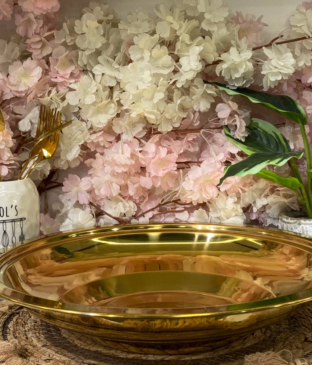 A luxurious gold-plated serving tray ( 45 CM )